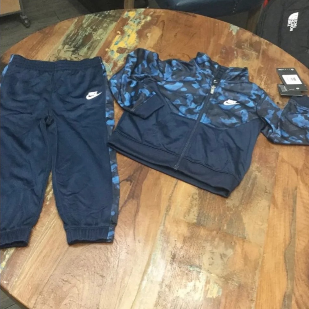 NWT  Nike Boys Two Piece